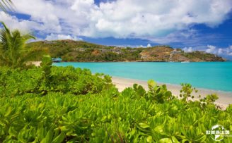 如何在加勒比的安提瓜和巴布达享受奢华度假体验？